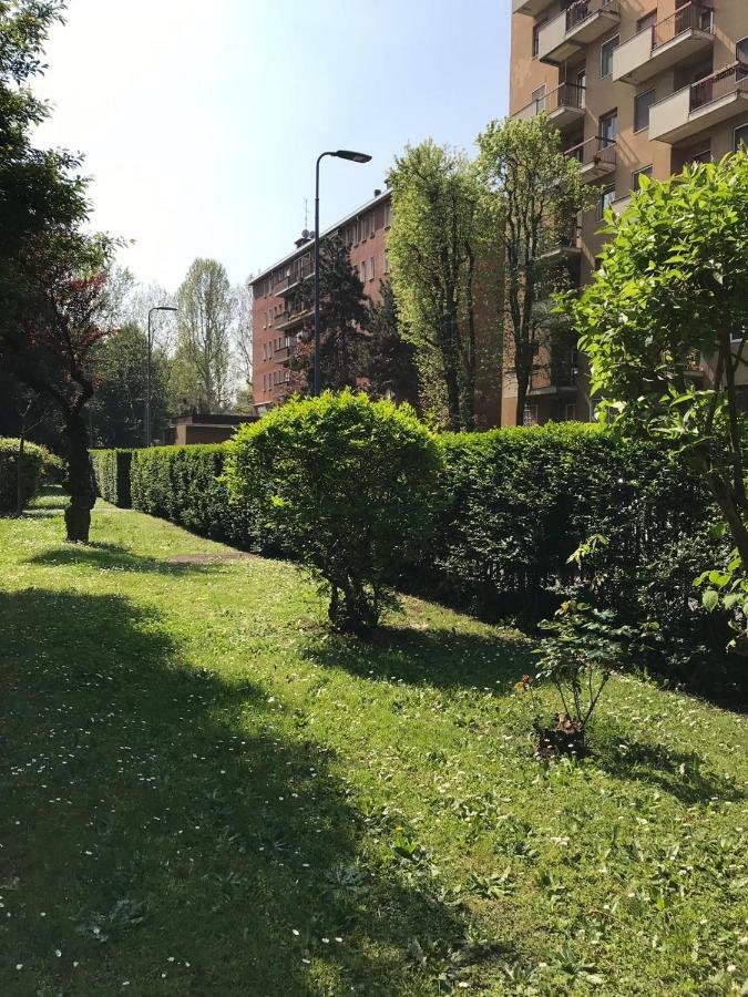 Apartament Bright Flat With Shared Garden Mediolan Zewnętrze zdjęcie